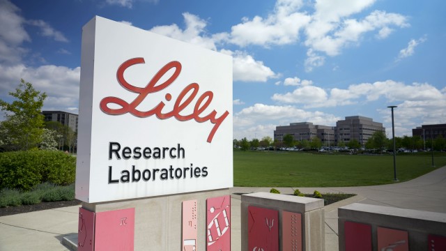 FDA advisors recommend Eli Lilly's Alzheimer's drug donanemab, paving way for approval