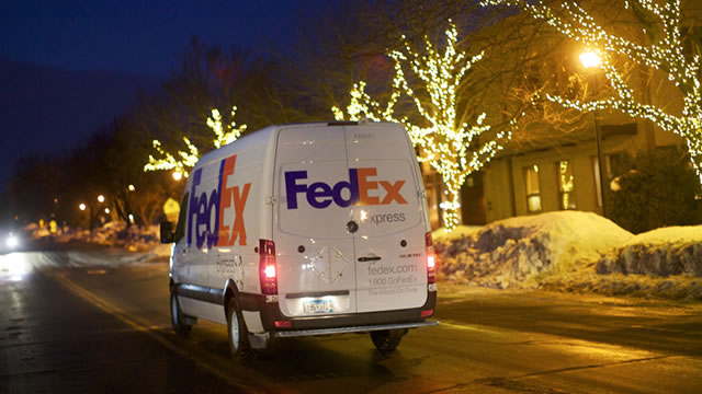 FedEx just gave investors a reason to be more optimistic