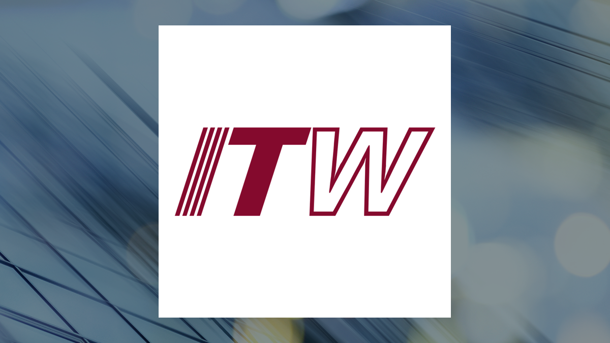 First National Bank of Mount Dora Trust Investment Services Sells 1,853 Shares of Illinois Tool Works Inc. $ITW