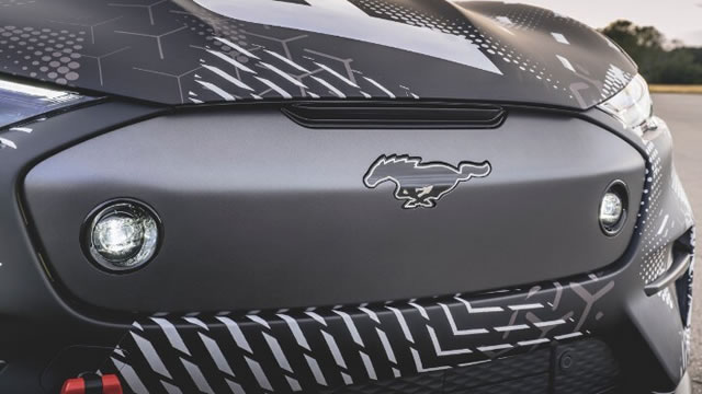 Ford's US Auto Sales Dip 9% in February: Hold or Fold the Stock Now?