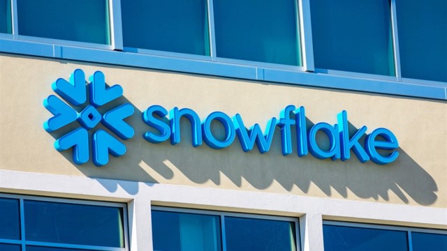 Former Snowflake CEO Switches to Buying Stock From Selling