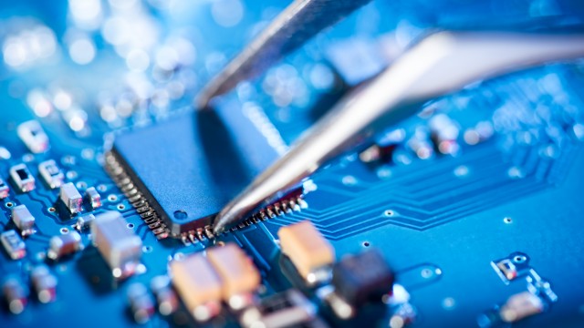 FTEC: Tech ETF Matches Up Well Against Bigger ETFs, But Risk/Reward An Issue Currently