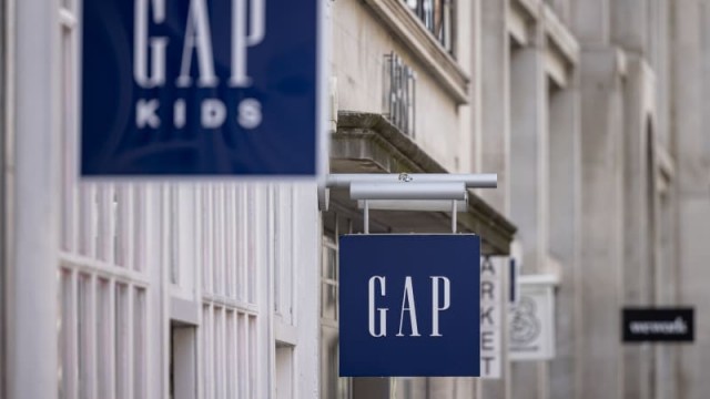 Gap's stock jumps 20% as the retailer swings to profit and raises guidance