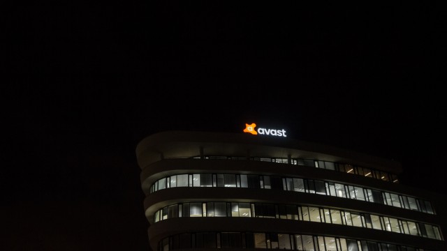 Gen Digital: Cross-Selling And Partnership Strengths, But Rate-Sensitive