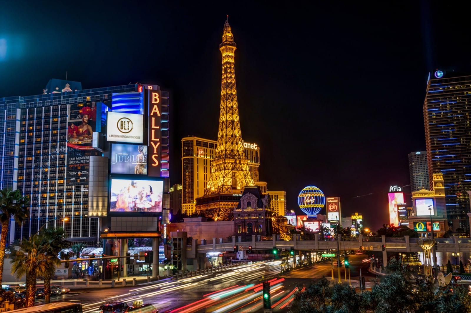 Giant XRP Billboard Takes Over Las Vegas