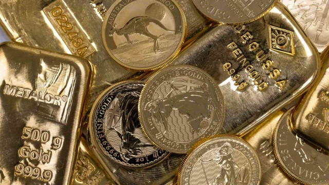 Gold and Gold-Related Stocks Slump as Hot US Jobs Data Dampens Rate-Cut Hopes