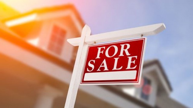 Gold price holding near session highs as Pending Home Sales Index rises 4.8% in June