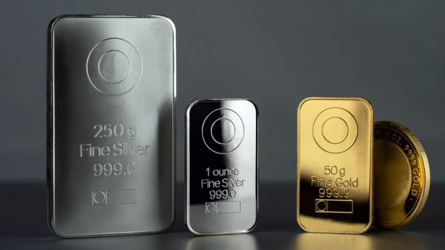 Gold price holds up in the face of Fed hawkishness, silver tests key support as coin sales diverge – Heraeus