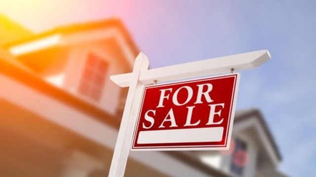 Gold price pushing back to session highs as U.S. pending home sales drop 5.5% in July