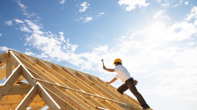 Gold prices holding near record highs as U.S. housing starts jump 9.6% in August