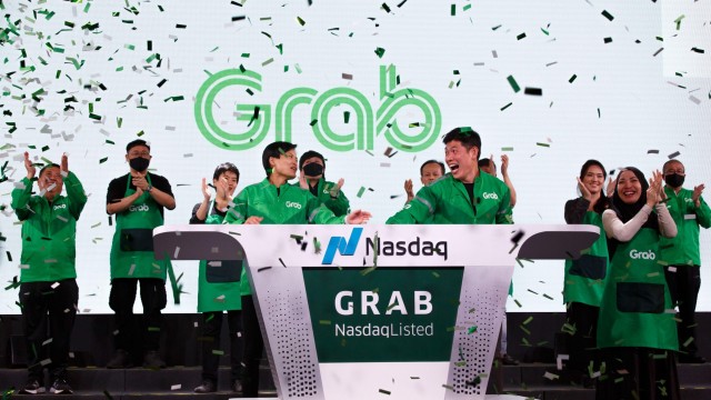 Foto von Grab Tumbles On Nasdaq Debut After Record SPAC Merger; Investors Fret Over Losses