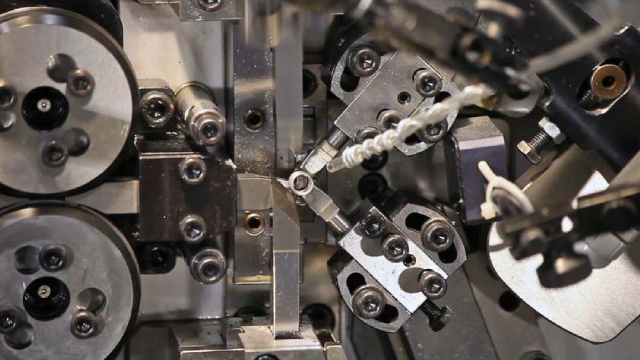 Grainger Stock Gears Up to Report Q1 Earnings: Here's What to Expect