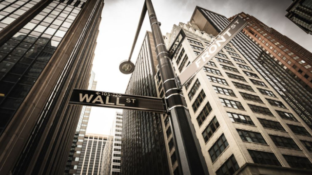 Hang Seng Index Rallies on PBoC Stimulus Pledges, AI News, and Fed Rate Cut Bets