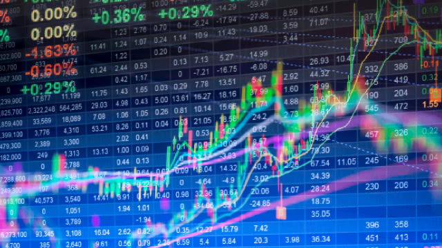 Hang Seng Index Surges on China Growth Forecasts, Stimulus Hopes