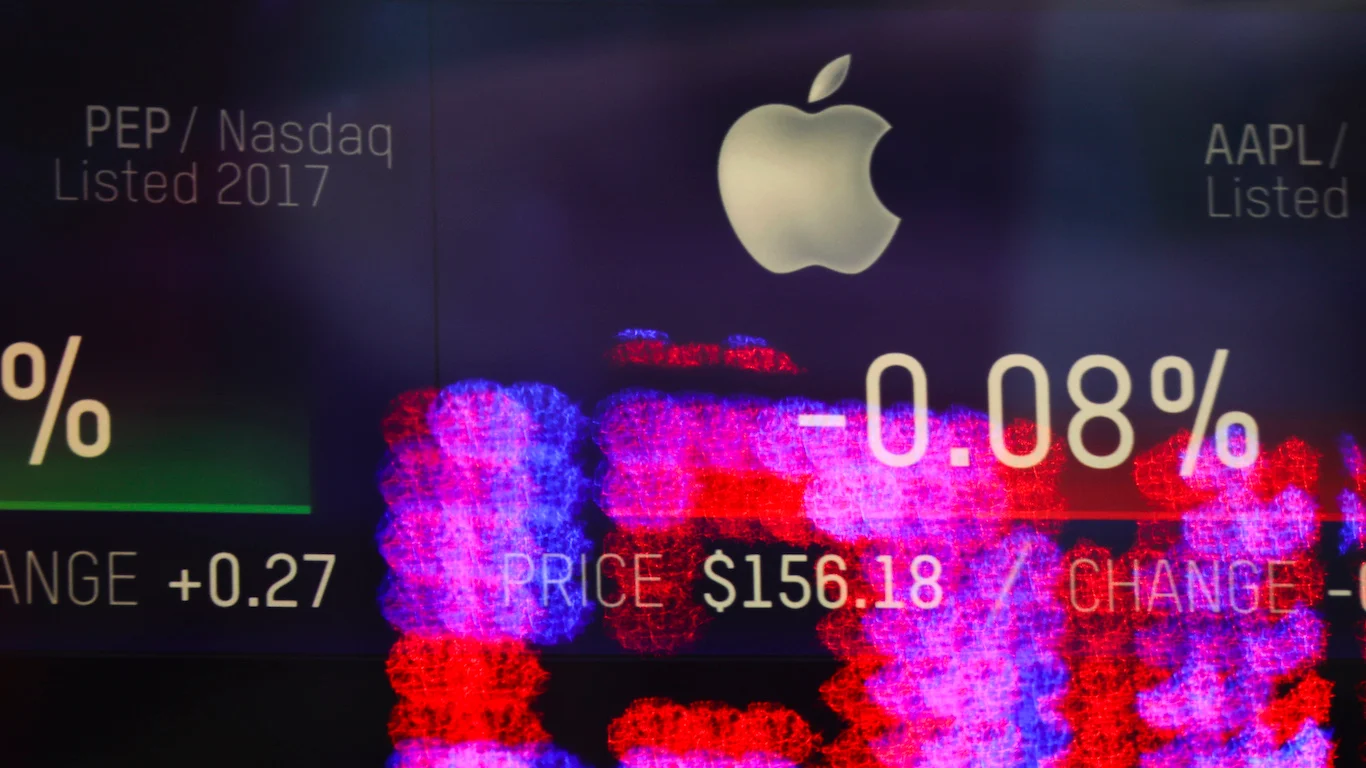 He Gave His Grandson the Apple Shares Instead of the Cash. The Grandson Sold Them at 0% and the $40,000 Gain Simply Disappeared.