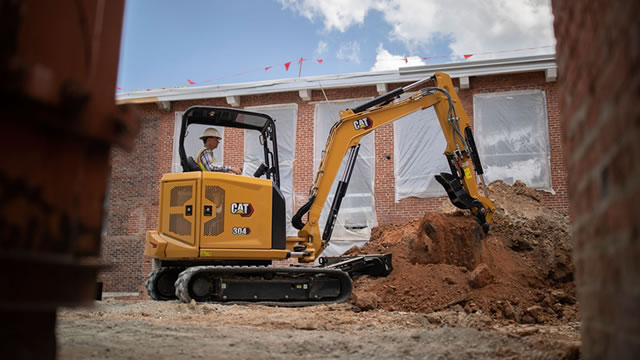 Here's What Key Metrics Tell Us About Caterpillar (CAT) Q1 Earnings