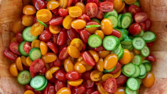 Here's What Key Metrics Tell Us About Sweetgreen (SG) Q2 Earnings