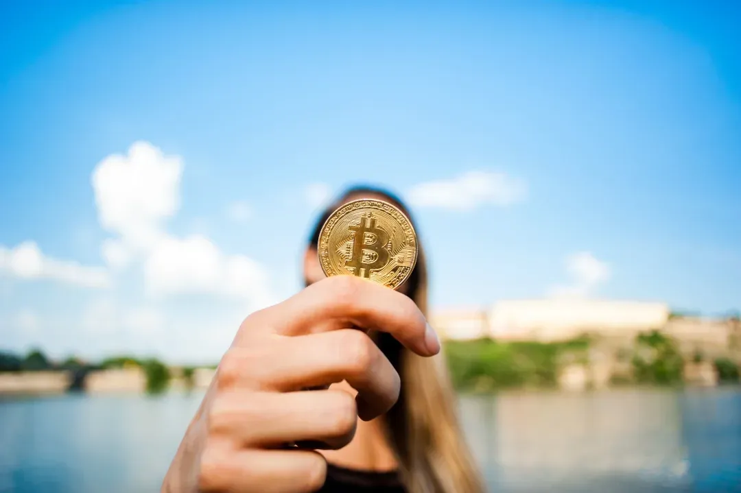 HODL Frenzy — Nearly 2,000 BTC Move From Binance Sparks Buzz