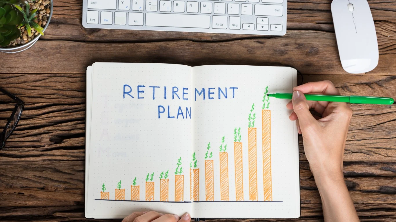 How a 44-Year-Old Could Build a $9,000 Monthly Paycheck by 60 Without Maxing a 401(k)