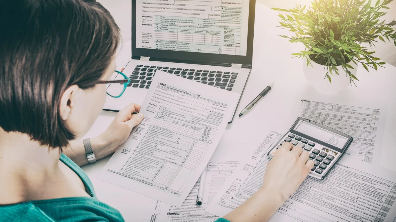 How a 79-Year-Old Widow Built a $6,100 Monthly Paycheck Around O, JNJ, and PFF