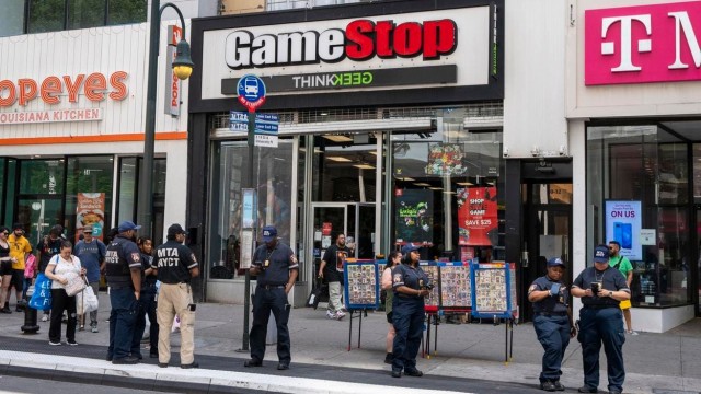 How Does The Current Rally In GameStop Stock Compare With The Fall In 2008 Crash?