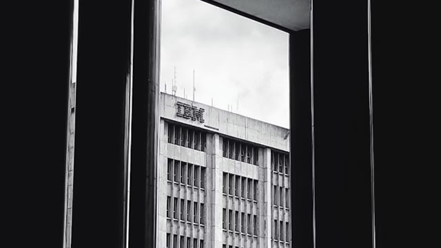 Foto von IBM Plans to Invest $150 Billion. Time to Buy the Stock?