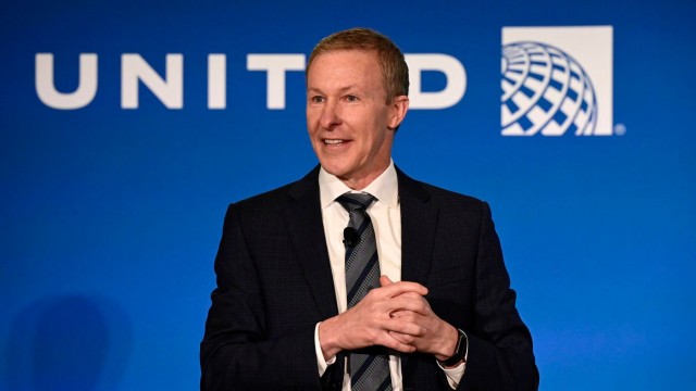 In American Airlines' Sour Week, United Vaults Ahead