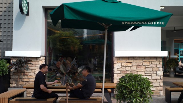 In China, Starbucks tries to avoid price war but gets dragged into discounting