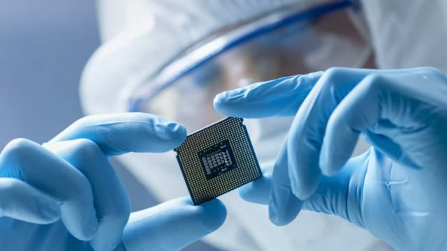 Foto von INTC stock price: Intel jumps over 10% after report that Broadcom, TSMC bids could split the struggling chipmaker