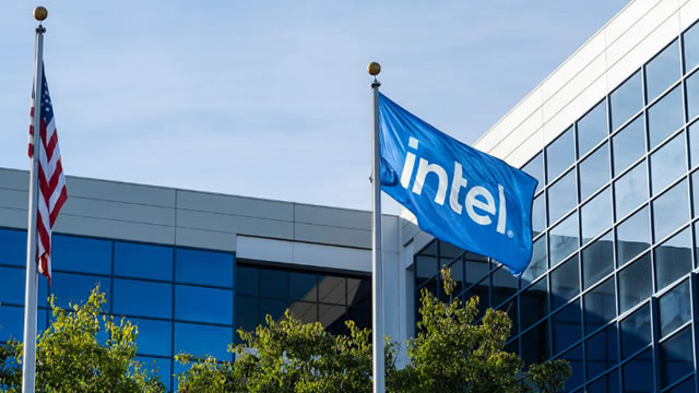 Intel Rises 3% on Q2 Earnings Beat, Upbeat Q3 Outlook as Chip Sector Stays Flat