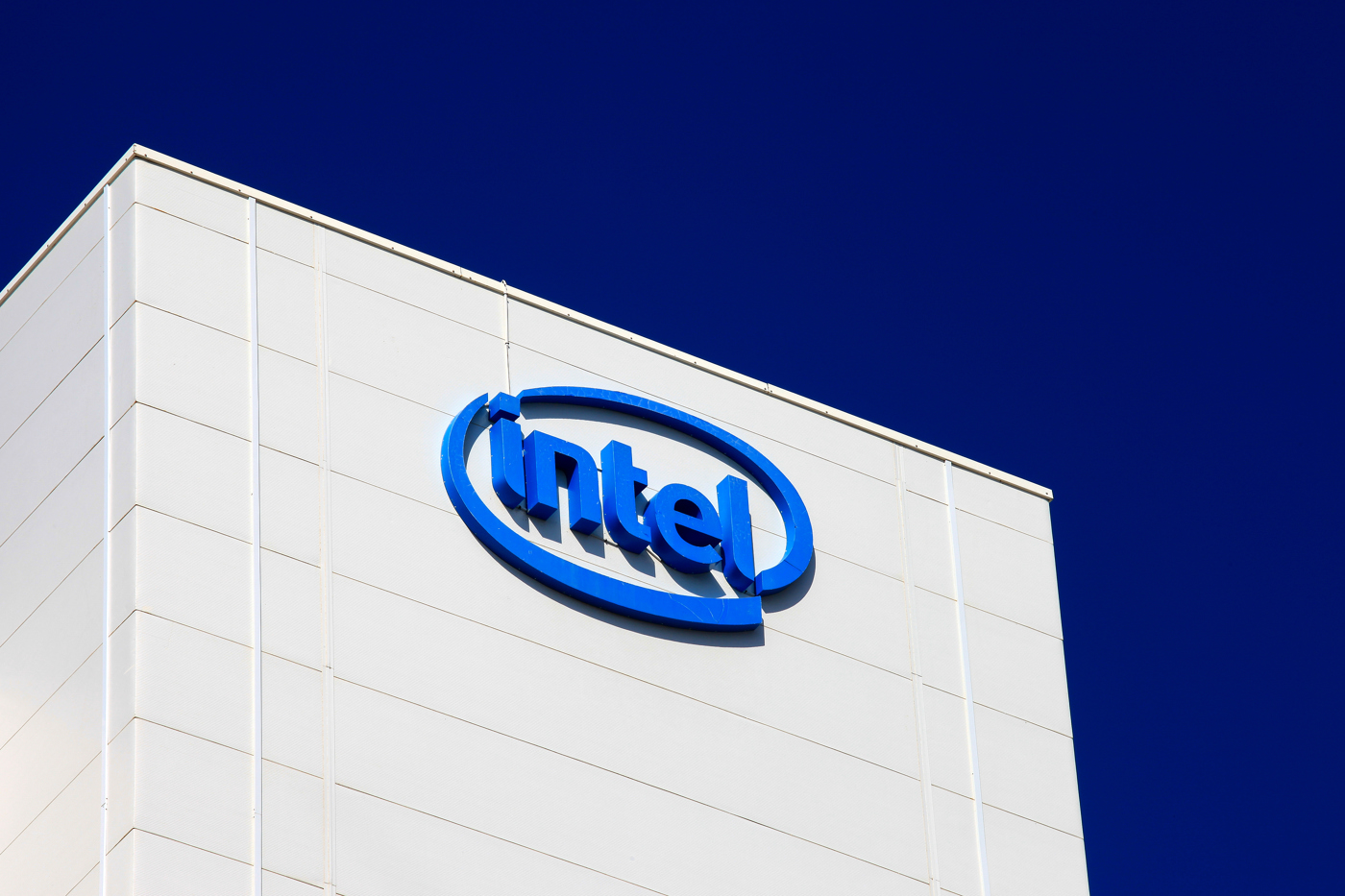 Intel Stock Falls Sharply from 4-Year Highs After Earnings