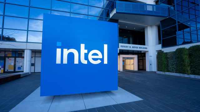 Intel Stock's Semiconductor Slump: A Sell Signal for Savvy Investors?