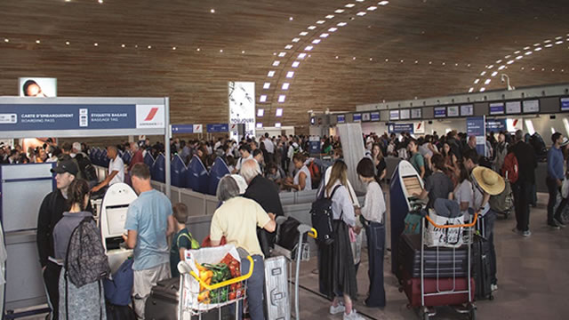 Internet outage latest: Airlines, businesses hit by global technology disruption