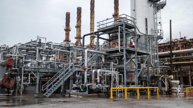 Investment Managers Take Aim At ExxonMobil's Board