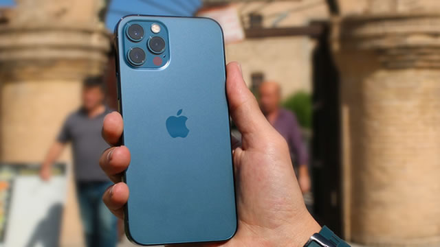 iPhone revenue expected to be flat for the quarter, says Morgan Stanley's Erik Woodring