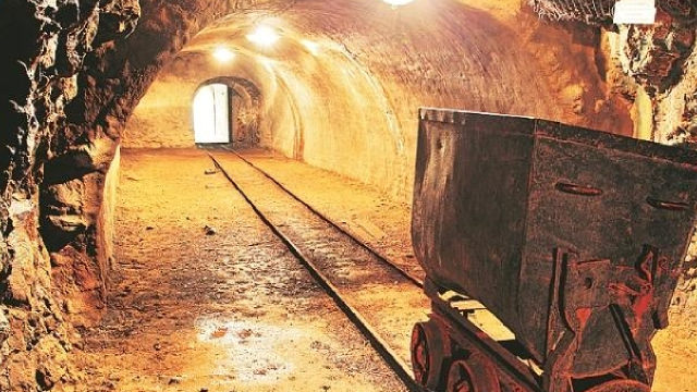 Is Alamos Gold (AGI) Stock Outpacing Its Basic Materials Peers This Year?
