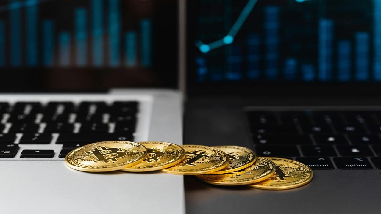 Is Bitcoin Bottoming? MVRV Falls to 1.1, Entering the ‘Cheap Zone' That Marked Every Major Low Since 2018