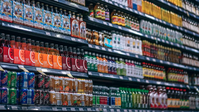Foto von Is Coca-Cola HBC (CCHGY) Stock Outpacing Its Consumer Staples Peers This Year?