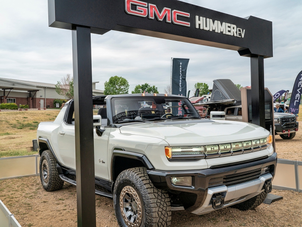 Is GM the Best Automaker to Invest in Now?