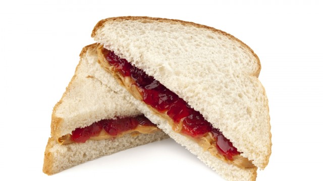 J. M. Smucker: Snack On This High Yield And Low P/E Staples Stock