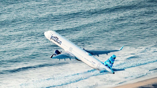 JetBlue offers an improved outlook while saying travel demand remains healthy