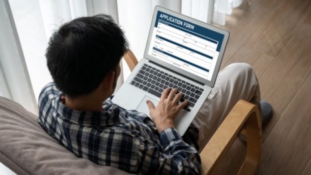 Job Creation Slows Amid Big Cuts in Manufacturing