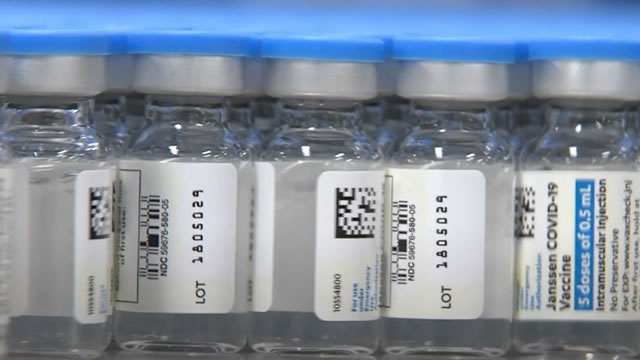 Johnson & Johnson wins first FDA approval for chemotherapy-free lung cancer treatment