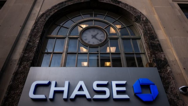 JPMorgan's stock underperforms and grows more attractive, one analyst says