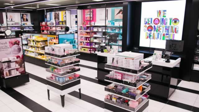 Kohl's stock sinks as sales keep falling, dashing hopes that a recovery has taken hold