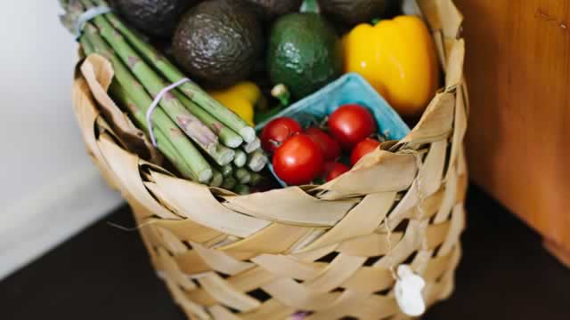 Kroger's delivery expansion with DoorDash is bad news for Instacart, analysts say