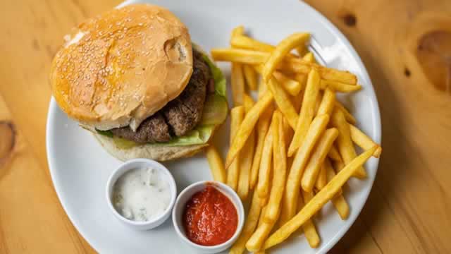 Lamb Weston Earnings Top Estimates. Why The Stock Is Barely Budging.