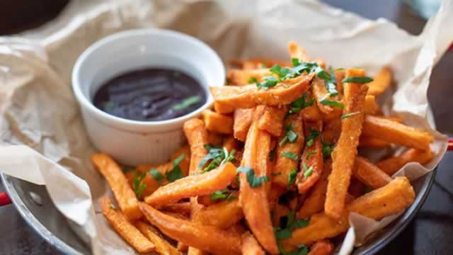 Lamb Weston Q2 Earnings on Deck: Key Factors You Should Understand