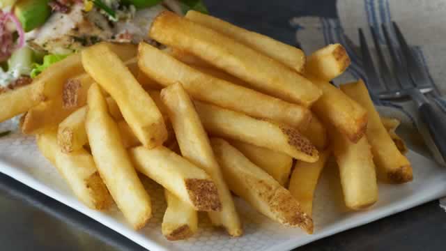 Lamb Weston Reports Unexpected Loss, Cuts Outlook, Replaces CEO