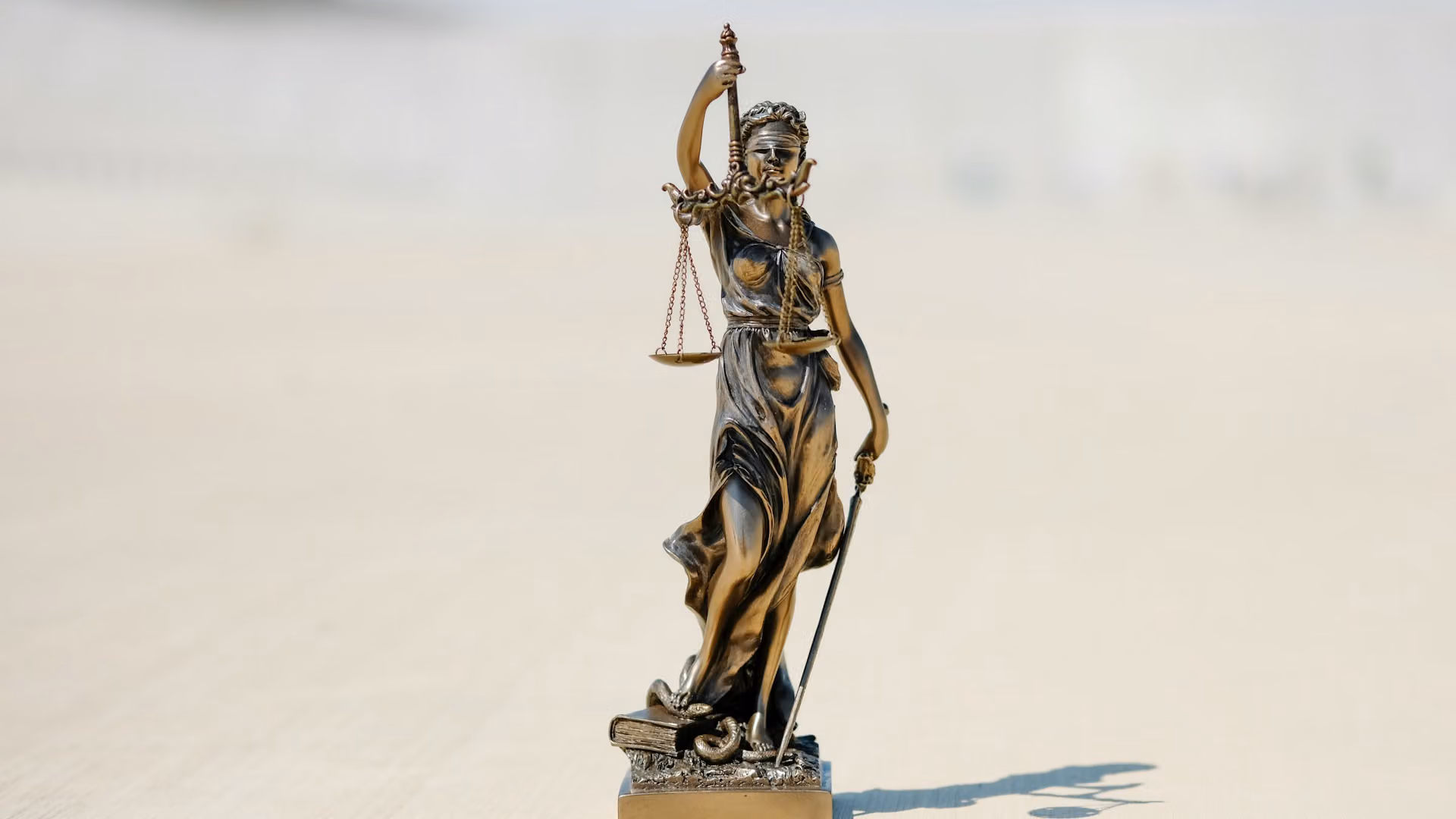 Lawsuit challenges Tether for allegedly freezing $42.4 million USDT before U.S. warrant